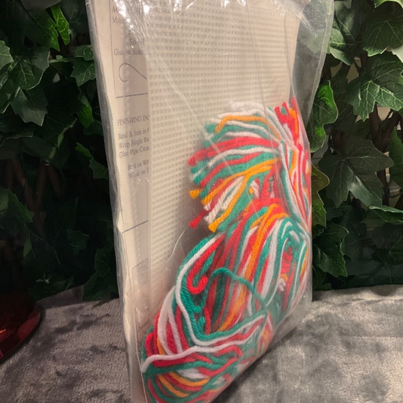 New Vintage Plastic Canvas Sleigh Kit No W92-928 - Picture 3 of 5